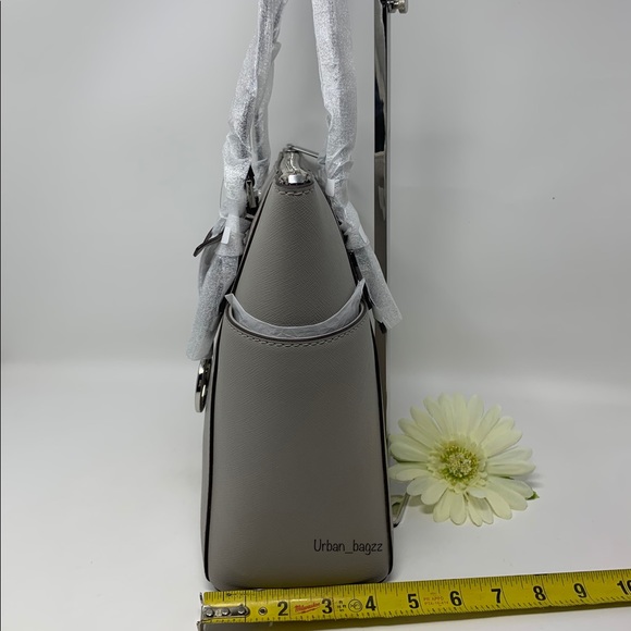 Michael Kors Charlotte Large Top Zip Tote - Picture 3 of 9